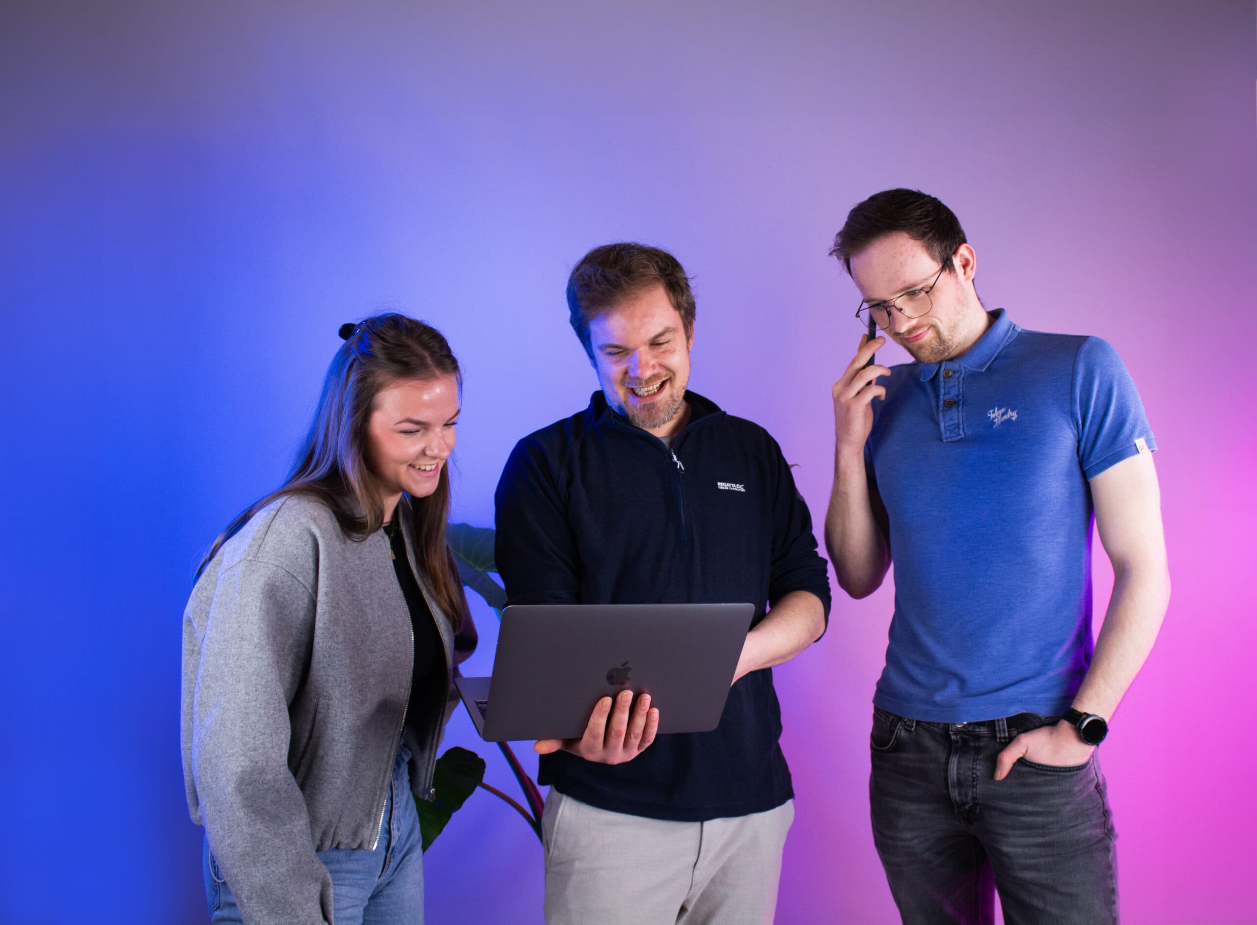 Anouk, Robbert, en Thimo. Marketing en support medewerkers.